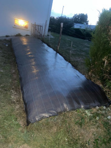 Photo de galerie - Après intervention, pose de bâche pour création d’un massif 