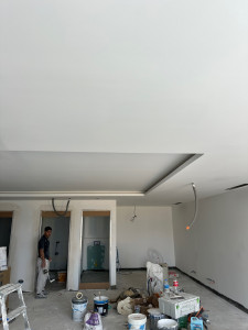 Photo de galerie - Une corniche impeccablement conçue avec du ruban LED pour un look beau et luxueux