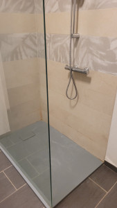 Photo de galerie - Rénovation de salle de bain changement de baignoire pour une douche au sol ...