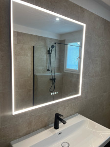 Photo de galerie - Miroir et meuble vasque 