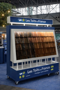 Photo de galerie - ? **Avant / Après – L’importance de l’entretien de votre toiture**

Notre support de démonstration permet de visualiser la différence entre une toiture non entretenue et une toiture correctement entretenue et protégée.

Mousses, lichens et salissures peu