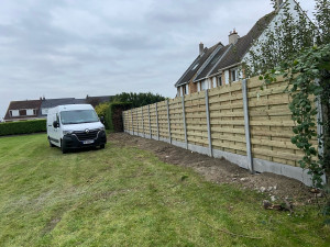 Photo de galerie - Pose de clôture béton bois 