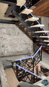 Photo de galerie - Fabrication et pose d'un escalier un seul limon sur 4 étage. 