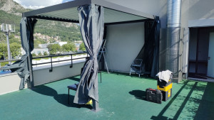 Photo de galerie - Et voilà encor un client satisfait et content pour un montage et fixé du pergola top