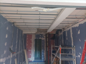 Photo de galerie - Installation placo,rail,enduite,peinture. 
