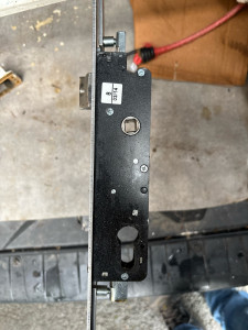 Photo de galerie - Remplacement serrure portugaise 