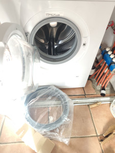 Photo de galerie - Changement de caoutchouc machine a laver bosh
