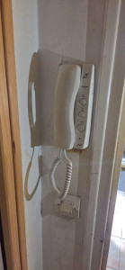 Photo de galerie - Pose de combinés interphones