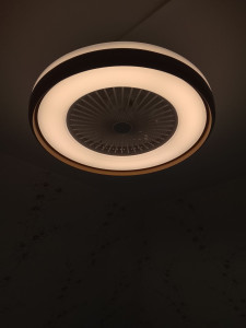 Photo de galerie - Installation d'un ventilateur avec lumière 