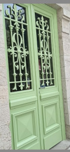 Photo de galerie - Fabrication et pose d'une porte double(monument classé)