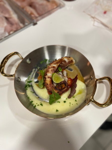 Photo de galerie - Poulpe braisée et sa purée de pomme de terre à la truffe 