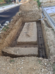 Photo de galerie - Réalisation des fondations d'un cabanon semi-enterre 