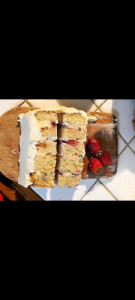 Photo de galerie - Découpe d'un layer cake 