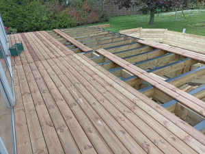 Photo de galerie - Pose d'une terrasse bois surélevée