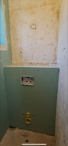 Photo de galerie - Phase de préparation pour la pose d’un wc geberit suspendu