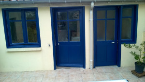 Photo de galerie - Peinture finition sur portes fenêtres et façades 