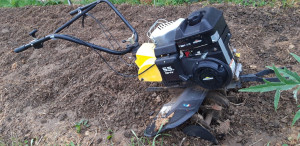 Photo de galerie - Motoculteur pour préparation pose pelouse ou potager