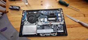 Photo de galerie - Démontage ordinateur portable, ajout de RAM.