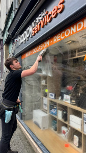 Photo de galerie - Nettoyeur de vitres