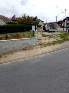 Photo de galerie - Construction d'un muret avec grillage