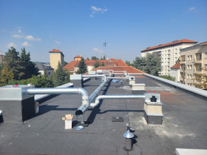 Photo de galerie - Installation de la vmc complete avec le moteur