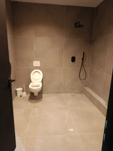 Photo de galerie - Douche et WC PMR pas 