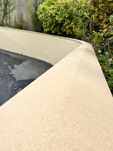 Photo de galerie - Remettre en état des muret, puis mettre des chapeaux en point de diamant scellés