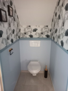Photo de galerie - Remplacement WC par WC suspendu.
Modification plomberie, installation, raccordement, placo, enduits, peinture, tapisserie.