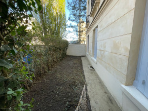 Photo de galerie - Élagage de haie, plantation de pelouse, Karcher au sol