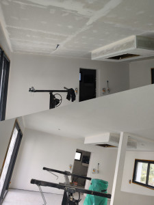 Photo de galerie - Ratissage d'un salon ,murs et plafond 
