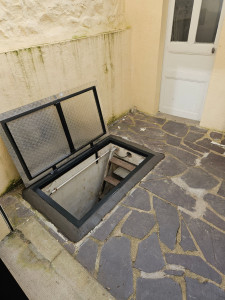 Photo de galerie - Fabrication et pose d'une trappe de cave 