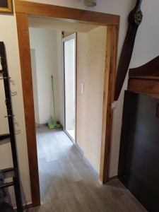 Photo de galerie - Réalisation d'un habillage pour remplacer le dormant de porte. 