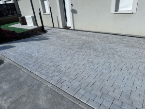 Photo de galerie - Pavage avec calpinage en pavé béton. 
