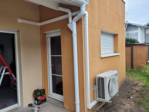 Photo de galerie - Pose groupe extérieure PAC air/air