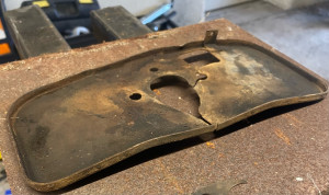 Photo de galerie - Restauration tôle support carburateur 