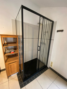 Photo de galerie - Pose d’un nouveau receveur de douche et d une  paroi  