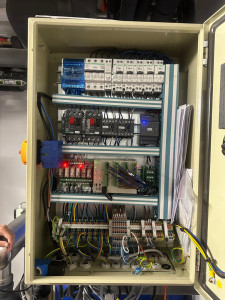 Photo de galerie - Installation et dépannage armoires électricité industrie 