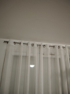 Photo de galerie - Pose barre de rideaux 