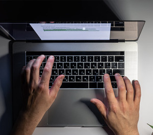 Photo de galerie - Je saisie vos documents manuscrit sur informatique, courrier/lettre administratif, manuscrit, mémoire, tout document nécessitant sa saisie. Relecture et correction. Mise en page de présentation powerpoint, CV, etc. Travail soigné et rapide