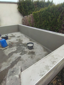 Photo de galerie - Création d'un muret avec pose de baguettes et enduit taloché 