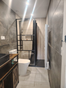 Photo de galerie - Une salle de bain entièrement rénovée 
