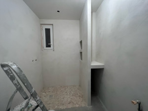 Photo de galerie - Ragréage + sol sdb + placo + béton ciré 