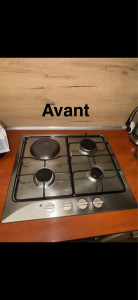 Photo de galerie - Cuisine avant remplacement de la plaque de cuisson.