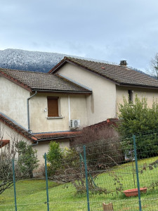 Photo de galerie - Toiture avant traitement et nettoyage 
