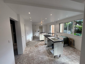Photo de galerie - Réalisation de doublage en Placo, bande joint à Placo ponçage et peinture