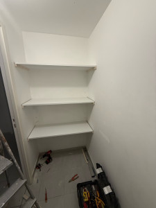 Photo de galerie - Pose d’étagères 