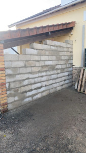 Photo de galerie - Montage d'un mur en parpaings
