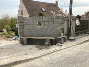Photo de galerie - Préparation pour un future portail. terrassement,coulage béton passage de fourreau, élévation en maçonnerie 