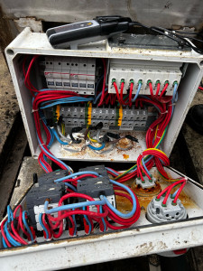 Photo de galerie - Vérification des coffrets de couplage 