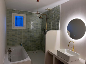 Photo de galerie - Rénovation de salle de bain, carrelage, meuble, peinture, béton ciré 